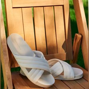 ✨ New with Tags ✨ American Eagle Outfitters Women’s Saturday Slide - Size: 7